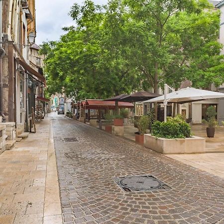 Colibri Studio Coeur De Ville Mon Groom Troyes Exterior foto